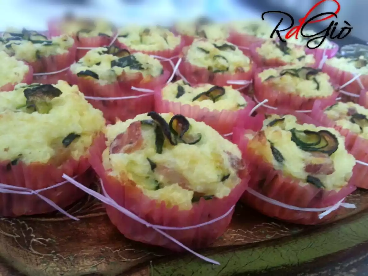 Muffins salati di riso con zucchine e pancetta affumicata
