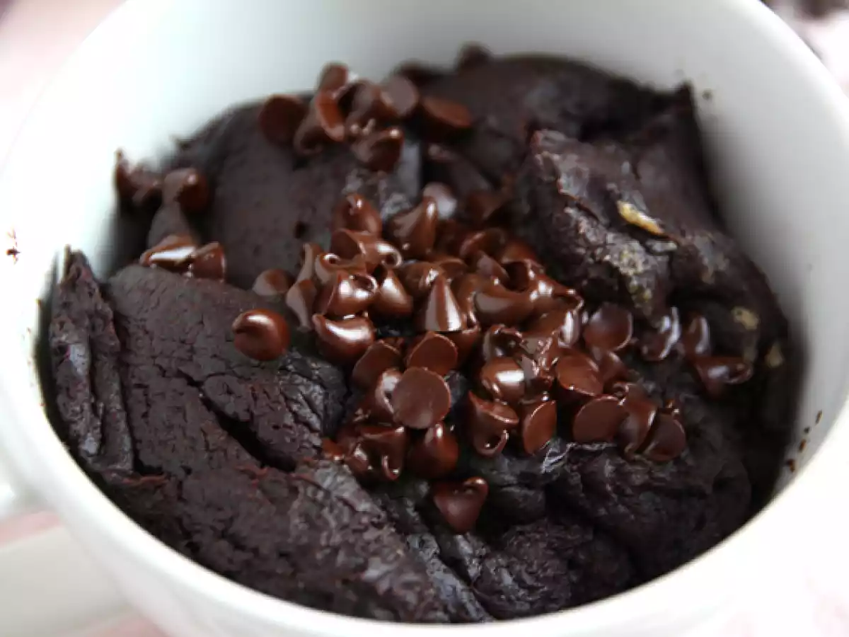 Mug cake vegana con cioccolato e burro d'arachidi - foto 7