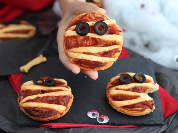 Mummie di sfoglia - Ricette per Halloween Mummie di sfoglia - Ricette per Halloween