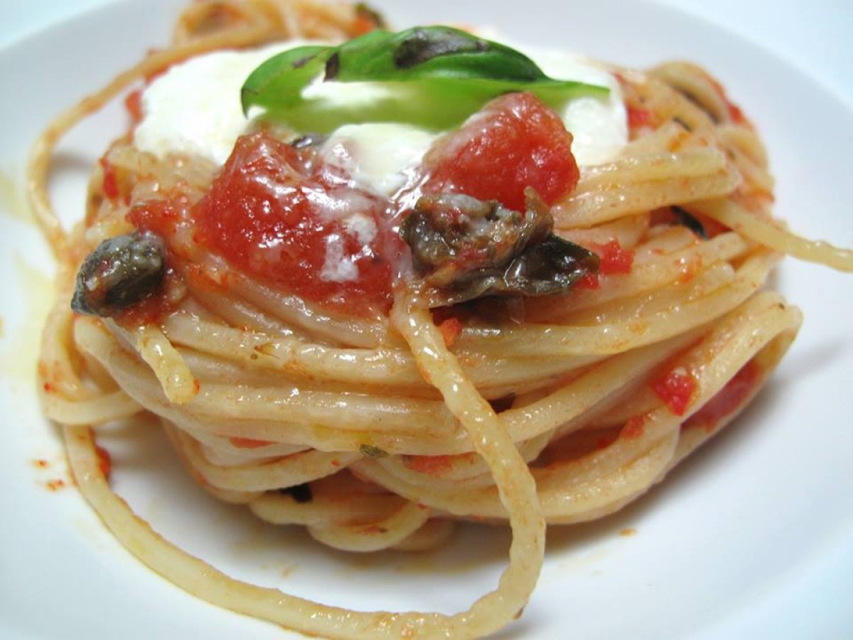 Nidi di chitarra con burrata