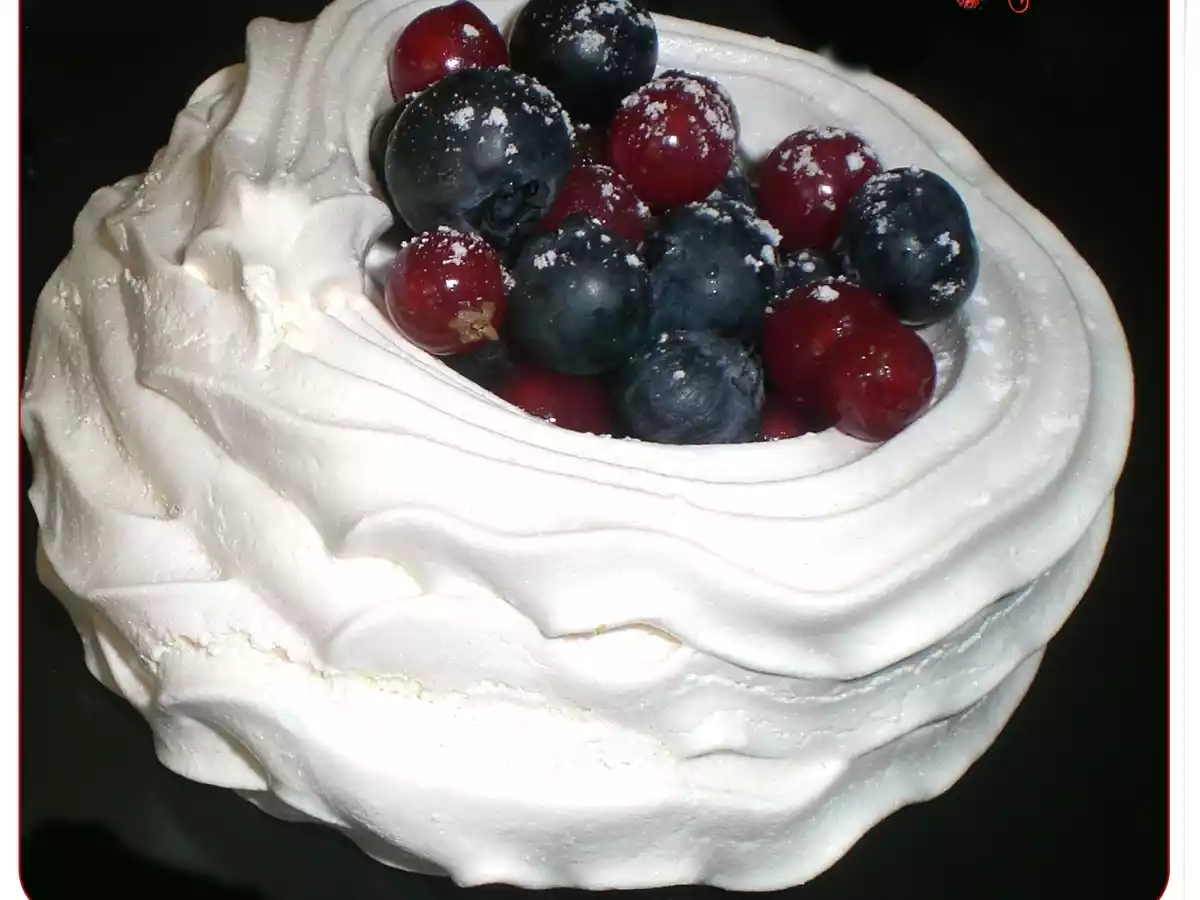 Nidi di meringa ai frutti di bosco