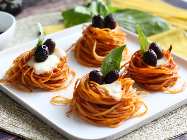 Nidi di pasta al forno, un primo piatto sfizioso e facilissimo da preparare