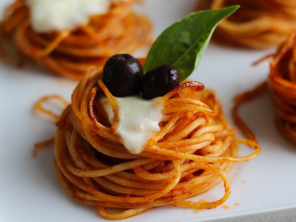 Nidi di pasta al forno, un primo piatto sfizioso e facilissimo da preparare, foto 2