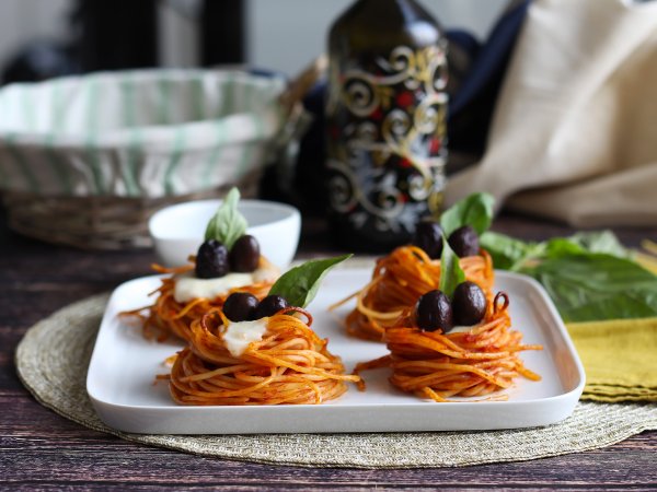 Nidi di pasta al forno, un primo piatto sfizioso e facilissimo da preparare - foto 3