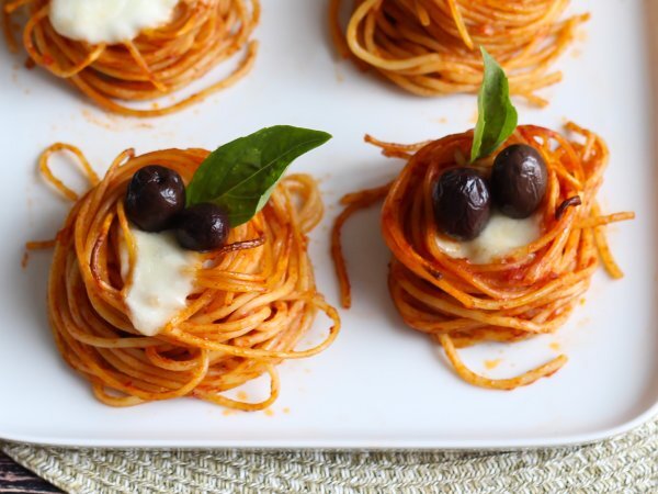 Nidi di pasta al forno, un primo piatto sfizioso e facilissimo da preparare, foto 4