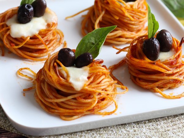 Nidi di pasta al forno, un primo piatto sfizioso e facilissimo da preparare, foto 5