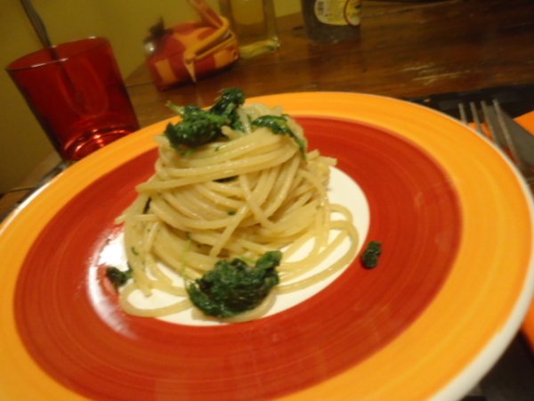 Nido di spaghetti alla pugliese