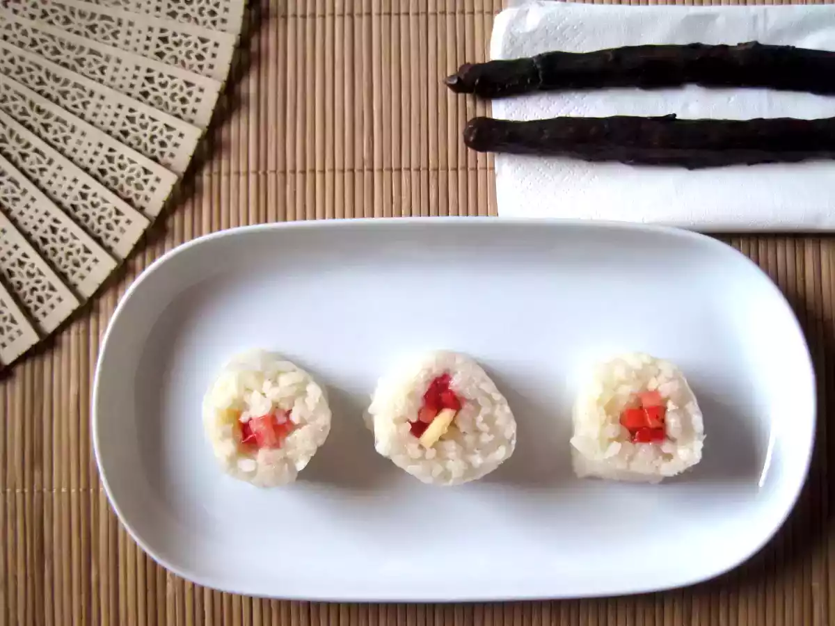 Nigiri di frutta fresca - Maki- sushi di fragole e ananas - foto 4