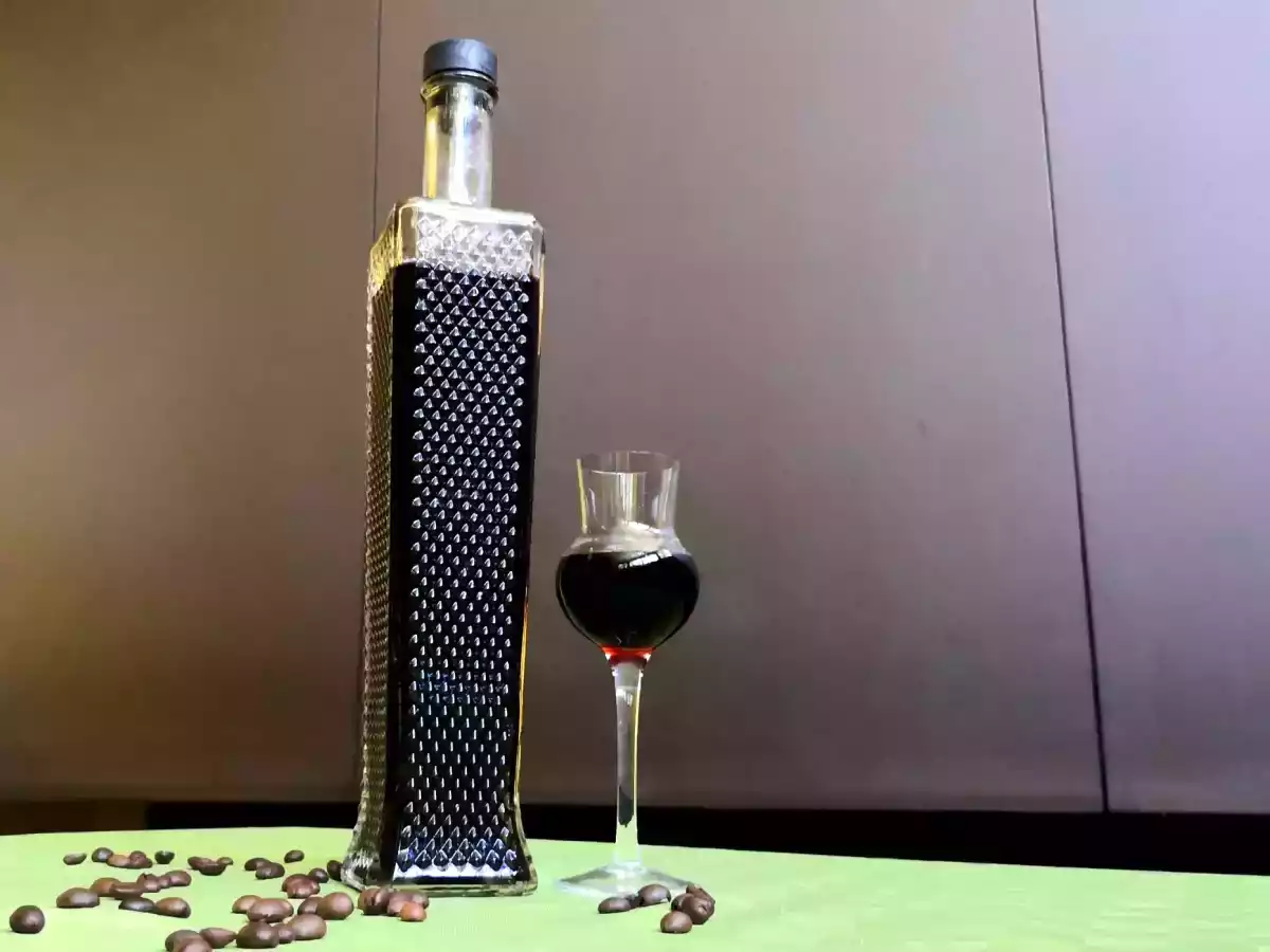 Nocino, la ricetta e gli ingredienti per prepararlo a casa - foto 4