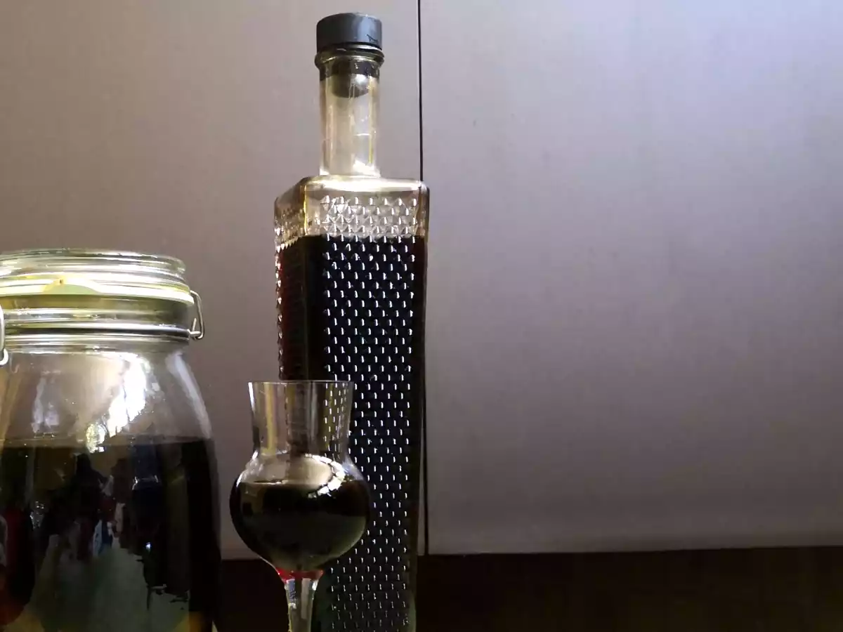 Nocino, la ricetta e gli ingredienti per prepararlo a casa - foto 6