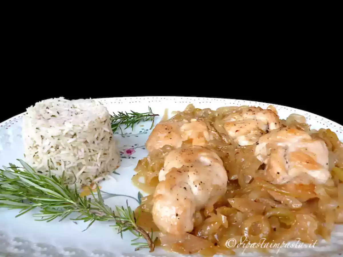 Nodi di pollo allo spumante con cipolla e riso pilaf