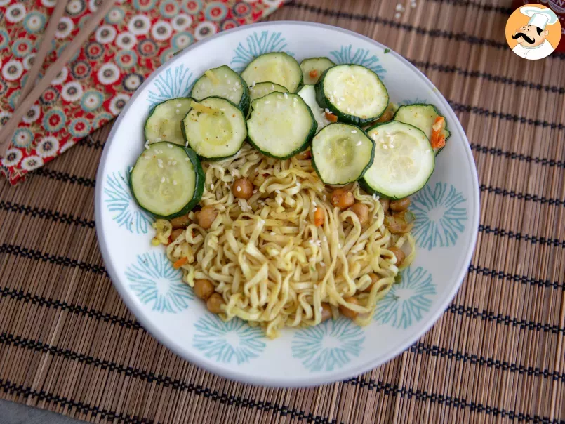 Noodles con ceci arrostiti e zucchine