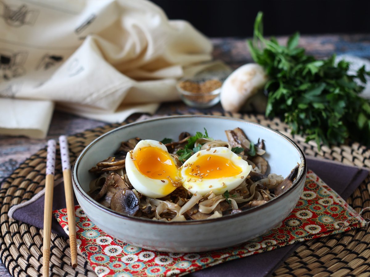 Noodles di riso con funghi e uova (ricetta vegetariana) - foto 3