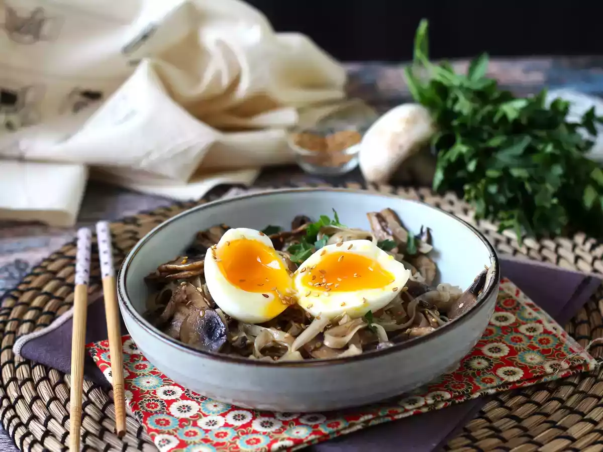 Noodles di riso con funghi e uova (ricetta vegetariana) - foto 3