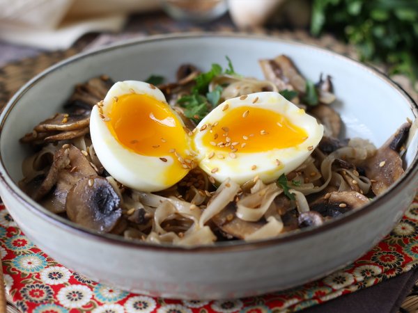Noodles di riso con funghi e uova (ricetta vegetariana), foto 4
