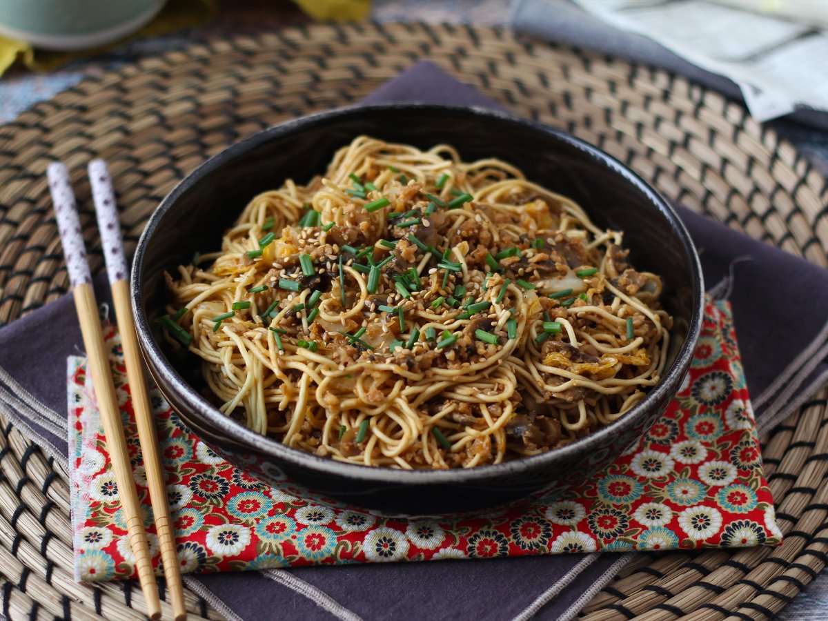 Noodles vegetariani con proteine di soia testurizzate