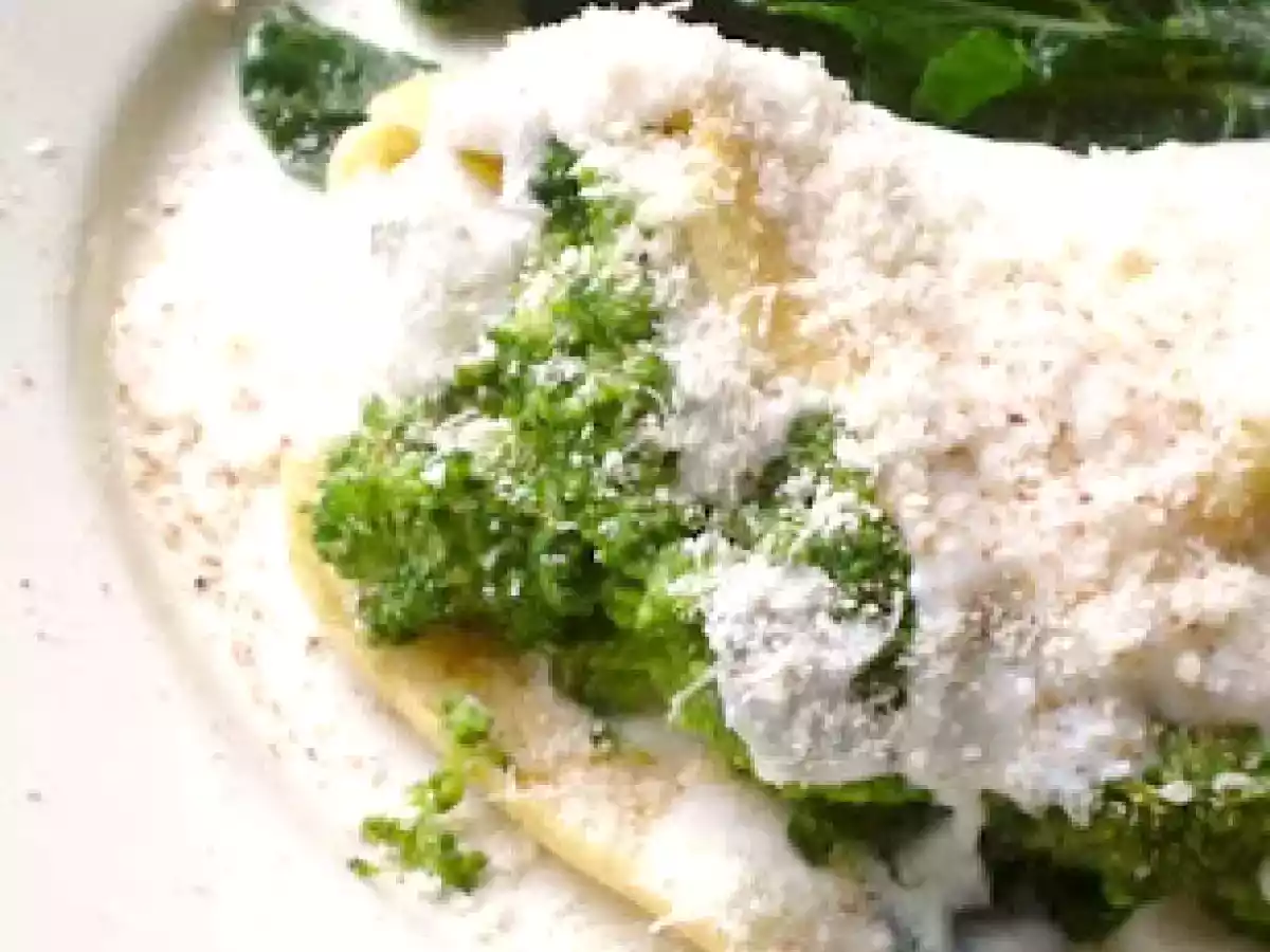 Omelette con broccoli e crema leggera al parmigiano