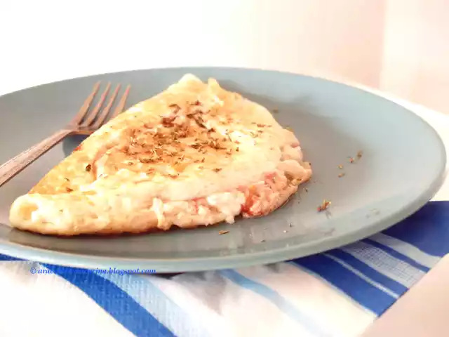 Omelette di soli albumi con caprino, pomodori e origano