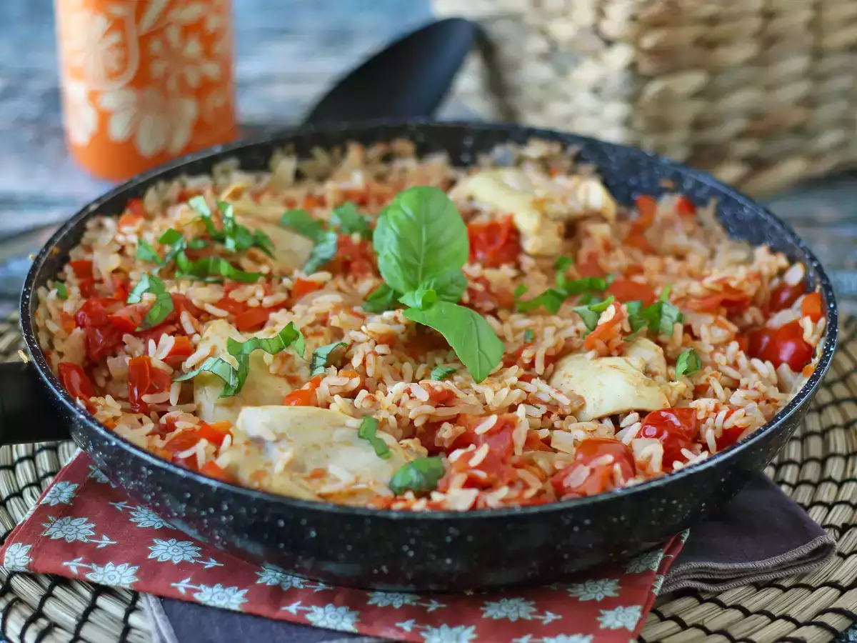 One pot con pollo, riso al pomodoro e peperoni