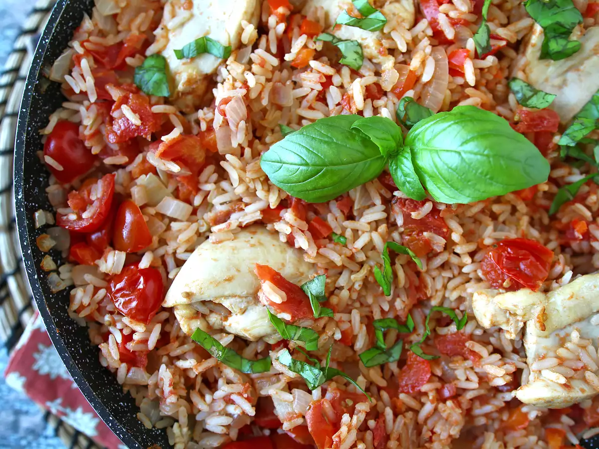 One pot con pollo, riso al pomodoro e peperoni - foto 4
