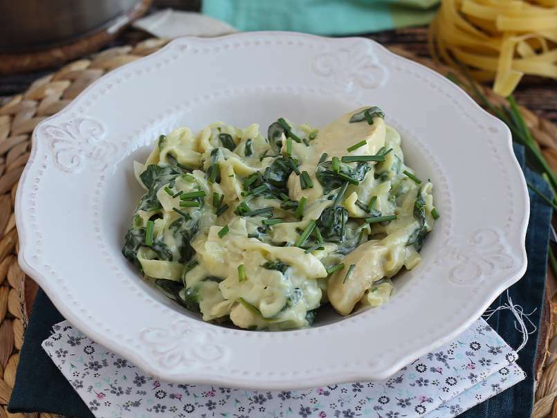 One pot pasta con spinaci, pollo e formaggio caprino fresco - foto 4