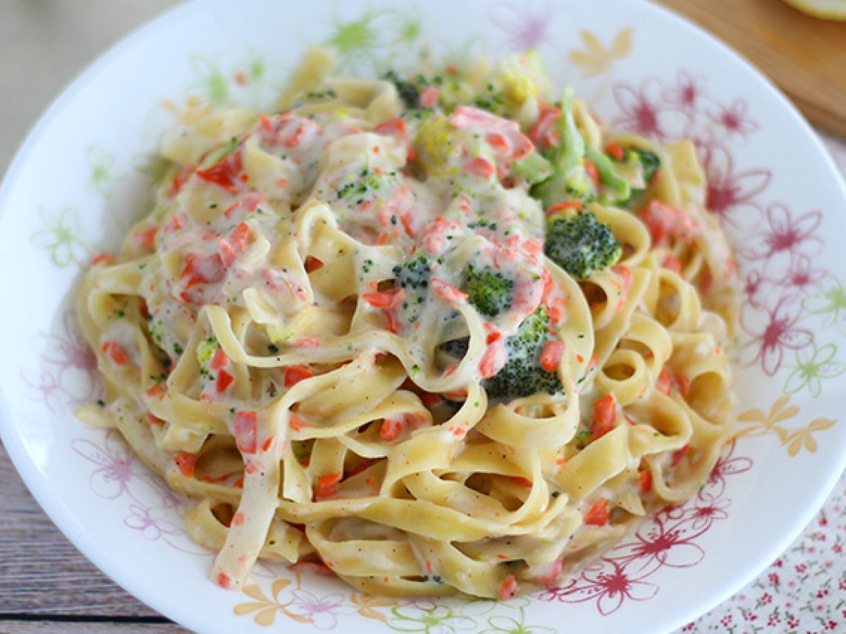 One pot pasta - Tagliatelle Broccoli e salmone - foto 2