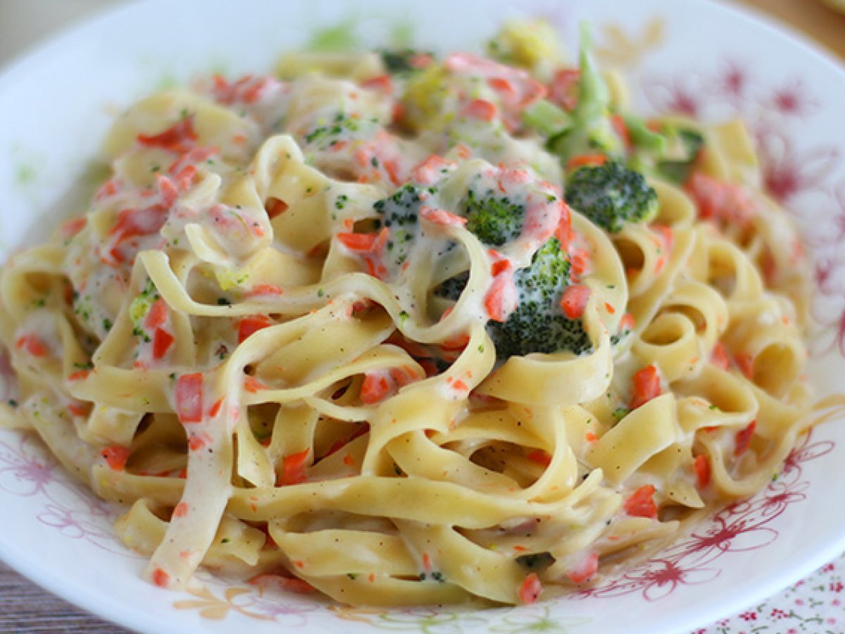 One pot pasta - Tagliatelle Broccoli e salmone - foto 4