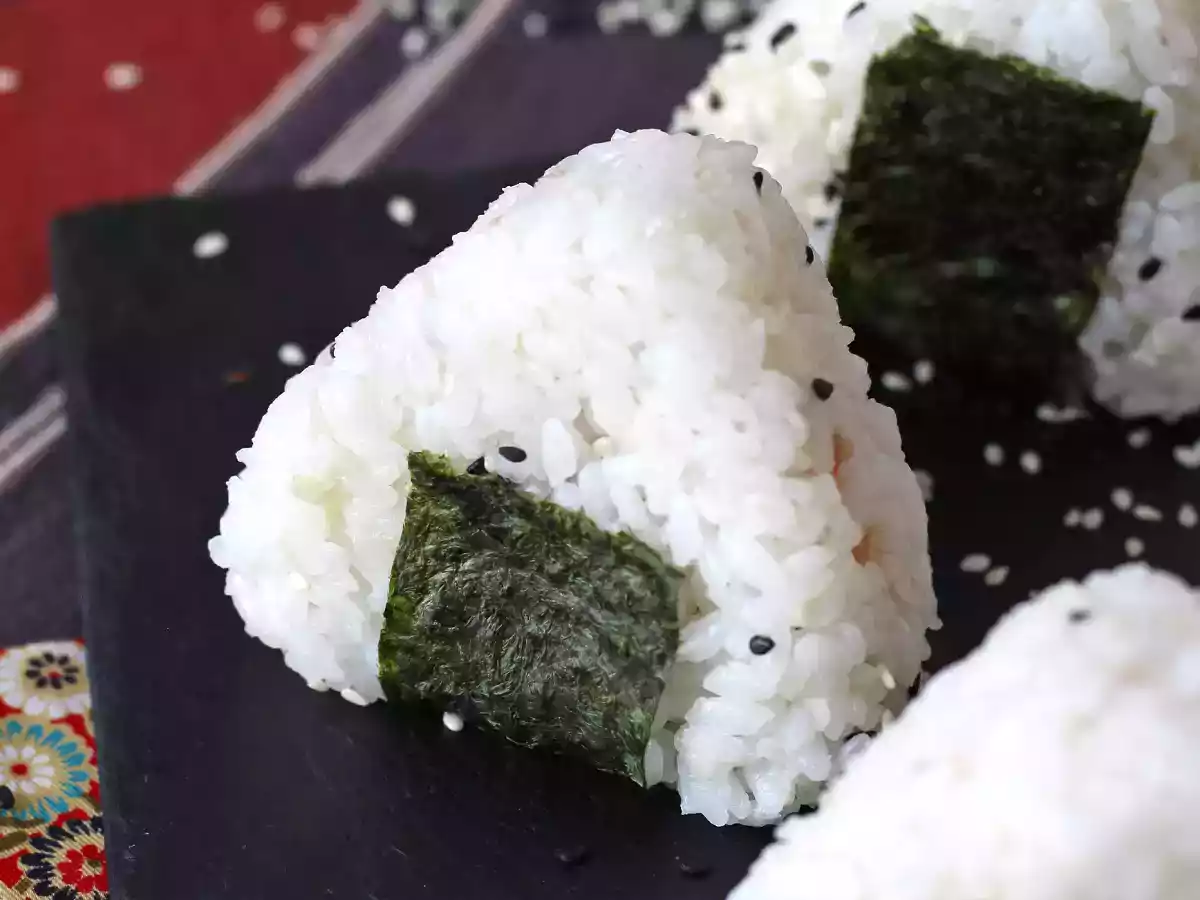 Onigiri al tonno: la ricetta giapponese おにぎり