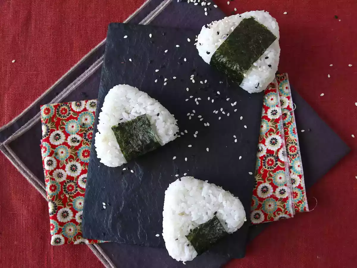 Onigiri al tonno: la ricetta giapponese おにぎり - foto 5