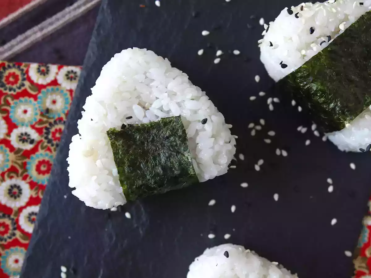 Onigiri al tonno: la ricetta giapponese おにぎり - foto 7