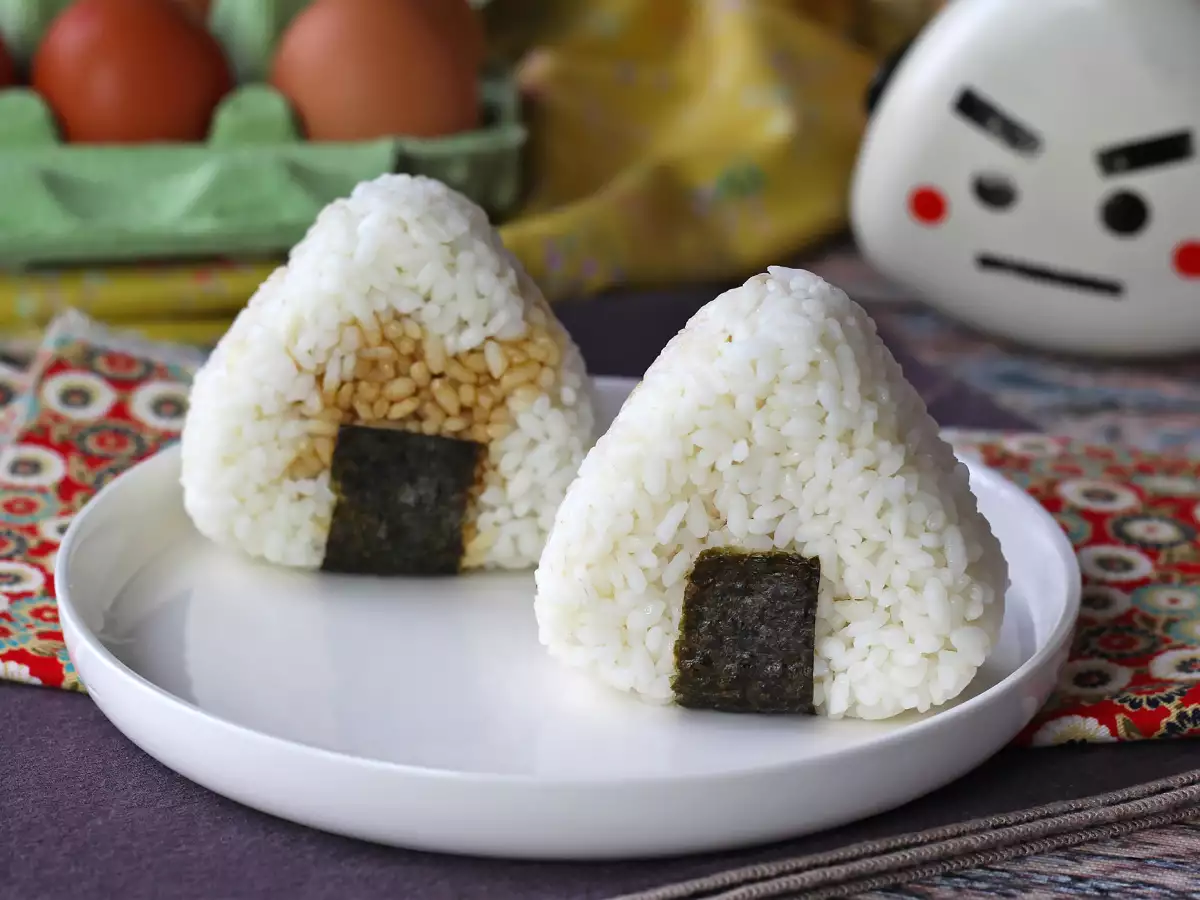 Onigiri con tuorli d’uovo marinati in salsa di soia: ricetta originale giapponese facile - foto 4