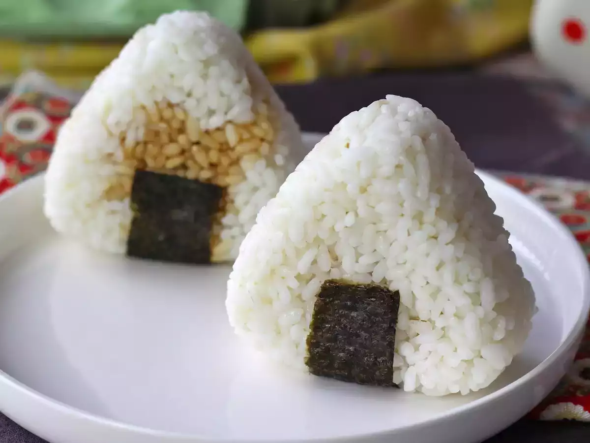 Onigiri con tuorli d’uovo marinati in salsa di soia: ricetta originale giapponese facile - foto 5
