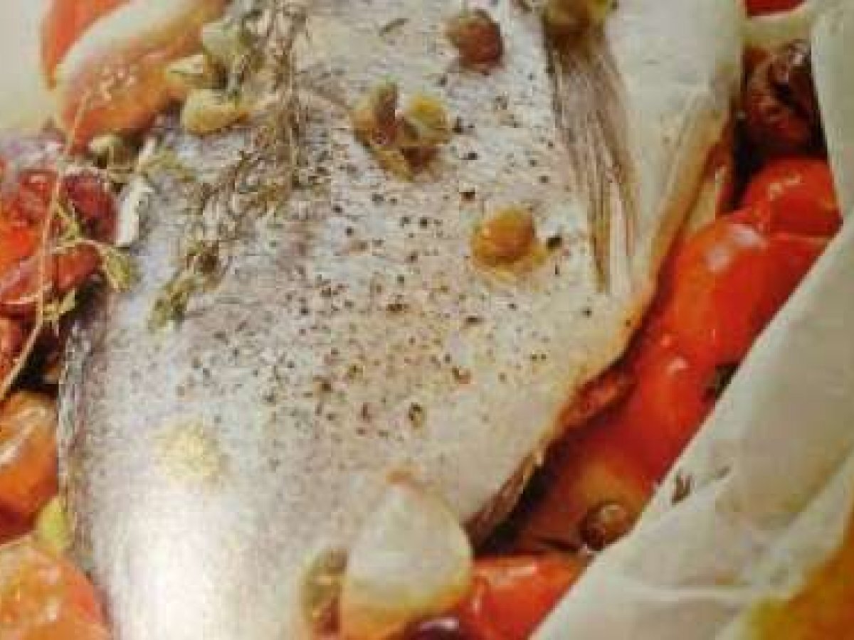 ORATA CON POMODORINI E OLIVE AL CARTOCCIO
