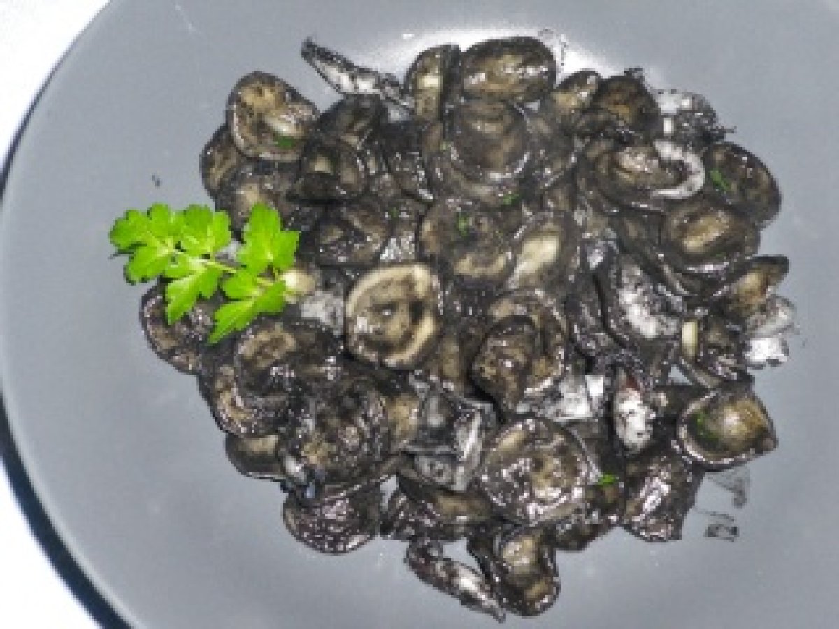 ORECCHIETTE AL NERO DI SEPPIA