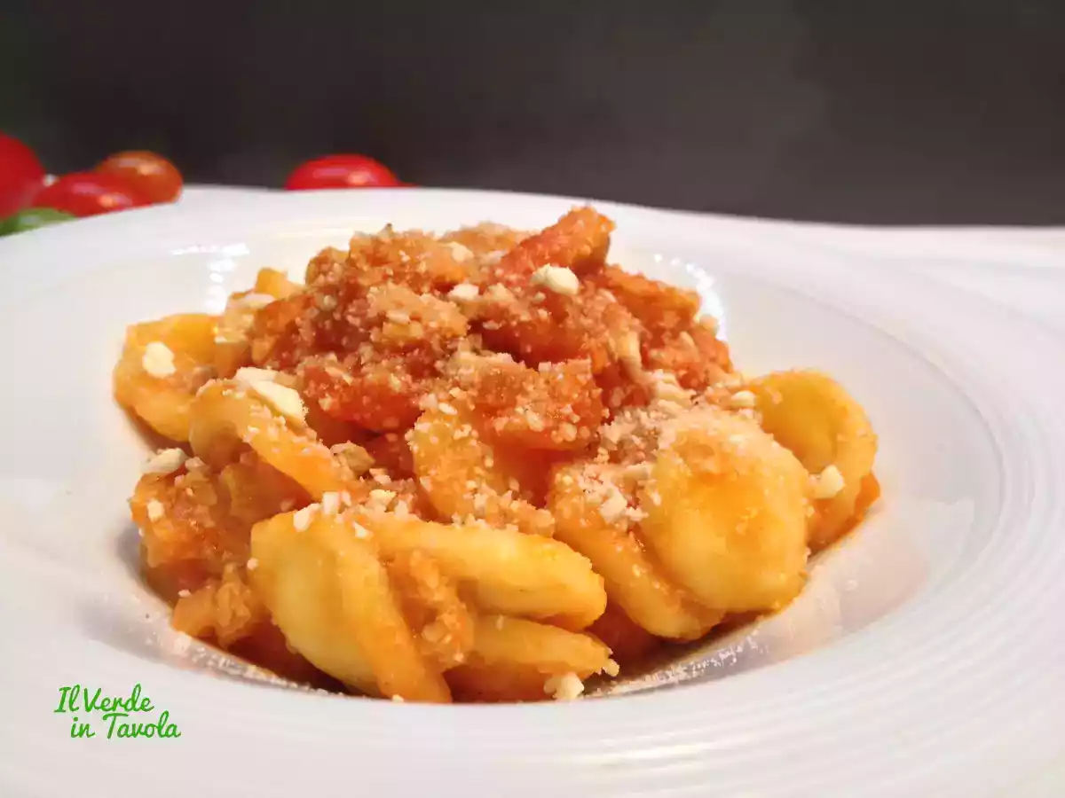 Orecchiette al ragù di tempeh