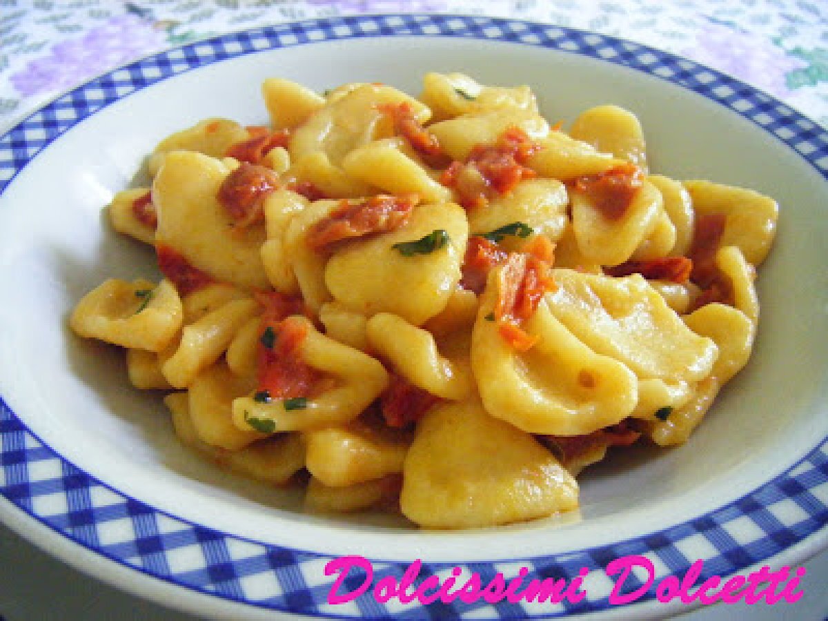 Orecchiette allo zafferano con pomodori secchi
