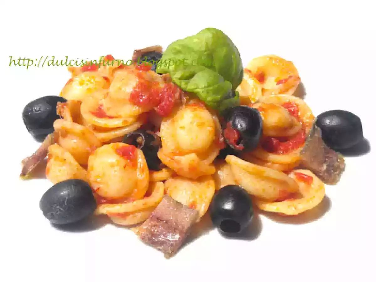 Orecchiette con Alici e Olive Nere
