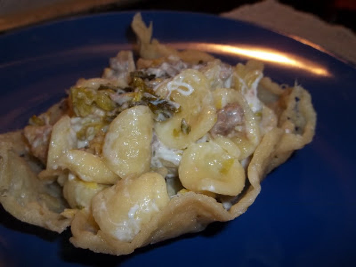 ORECCHIETTE CON BURRATA IN CESTINO DI FORMAGGIO