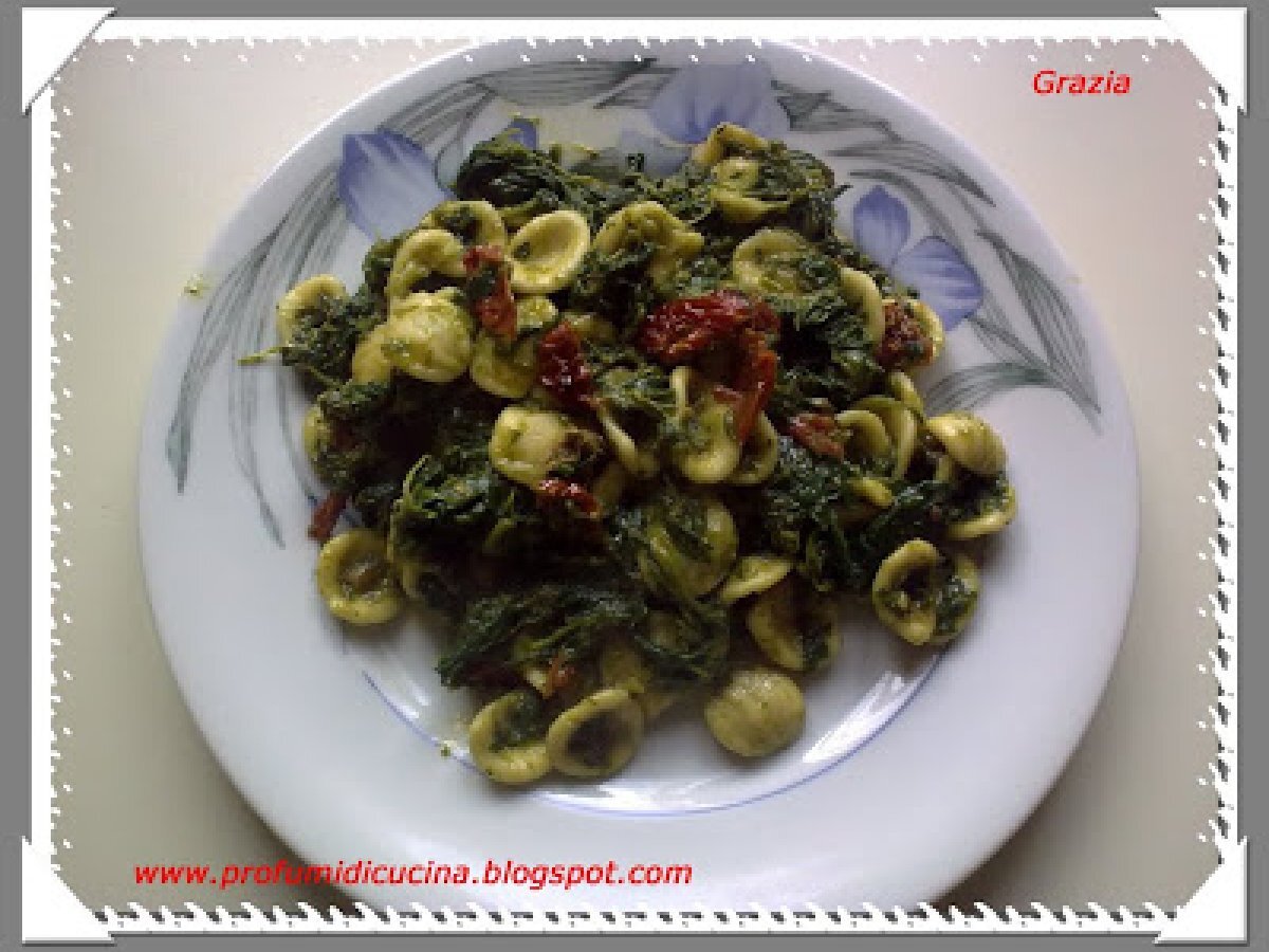 Orecchiette con cime di rape e pomodorini secchi