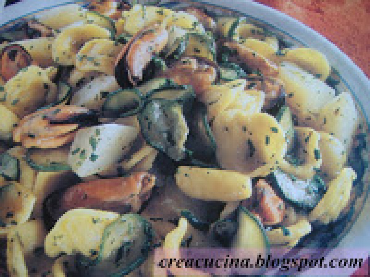 ORECCHIETTE CON COZZE, PATATE E ZUCCHINE