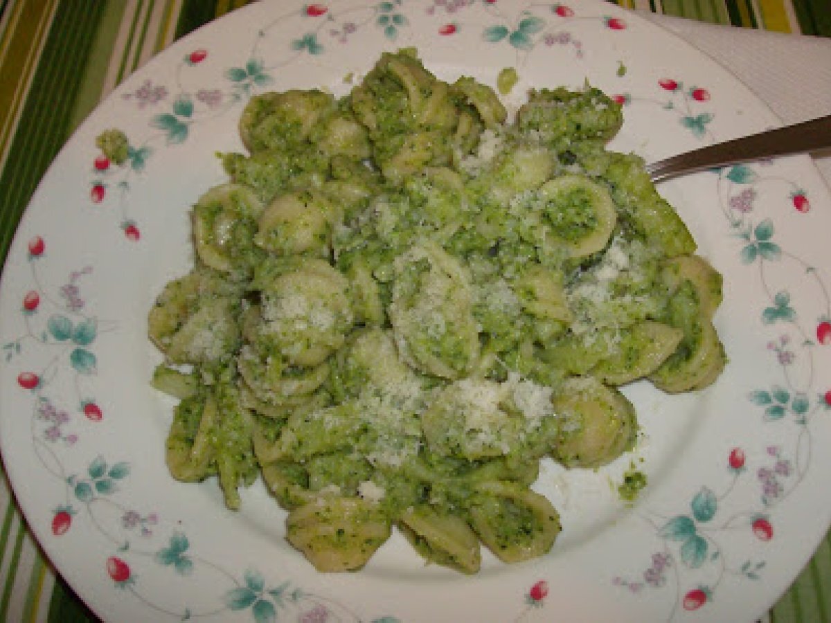 Orecchiette con le cime di rapa (broccoletti di rapa)