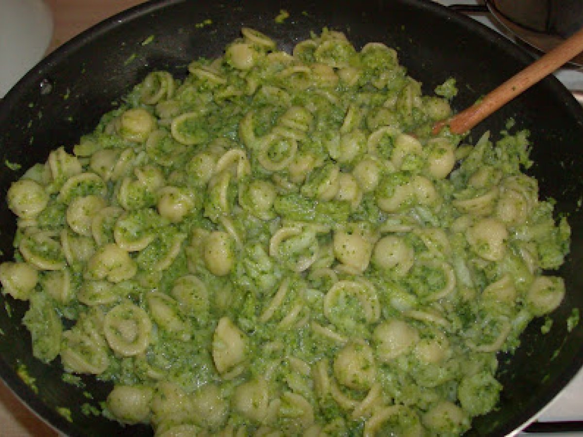 Orecchiette con le cime di rapa (broccoletti di rapa) - foto 2