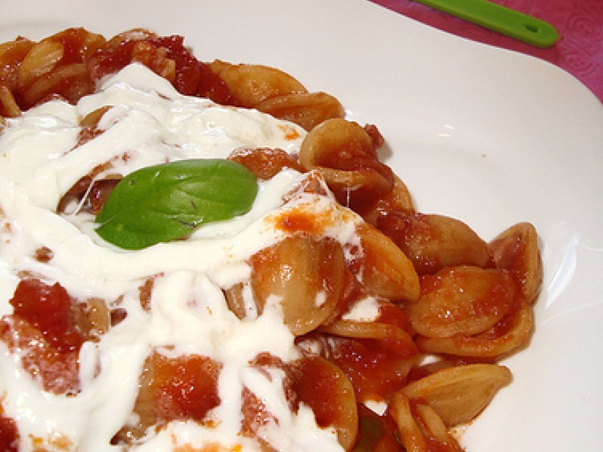 Orecchiette con speck, pomodorini e stracciatella