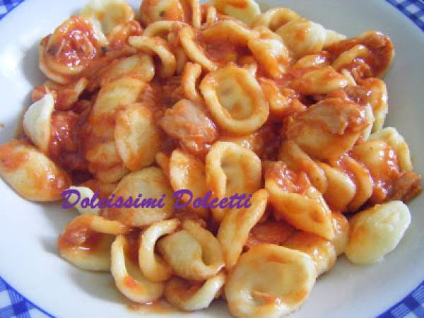 Orecchiette con tonno piccante