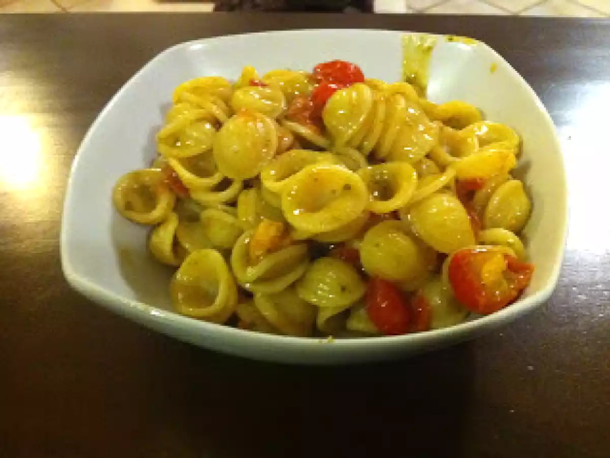 Orecchiette pachino, pesto e gamberi