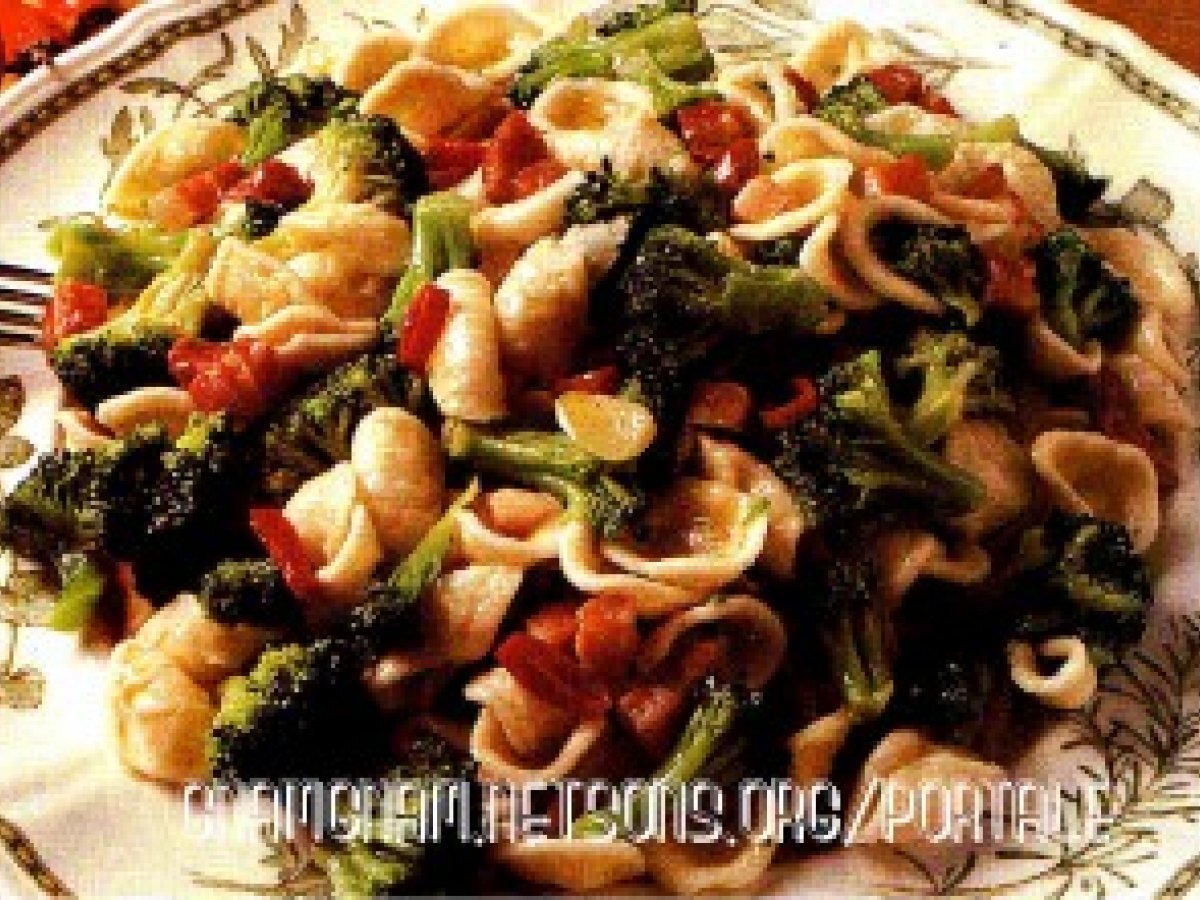 Orecchiette piccanti con broccoli e pancetta
