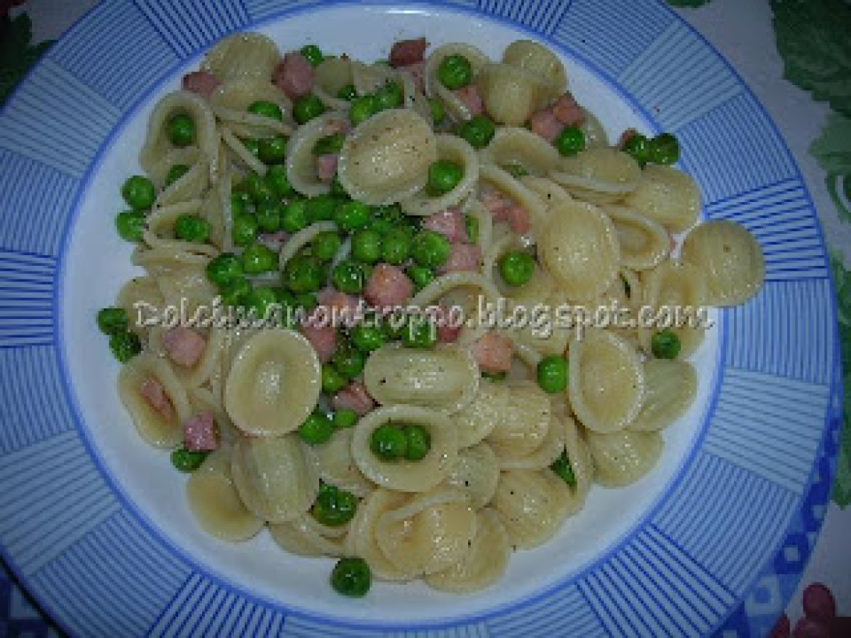 ORECCHIETTE PROSCIUTTO, PISELLI E PEPE ARCOBALENO