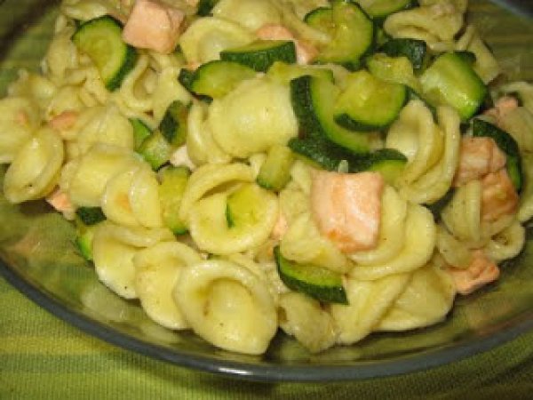 ORECCHIETTE SALMONE E ZUCCHINE