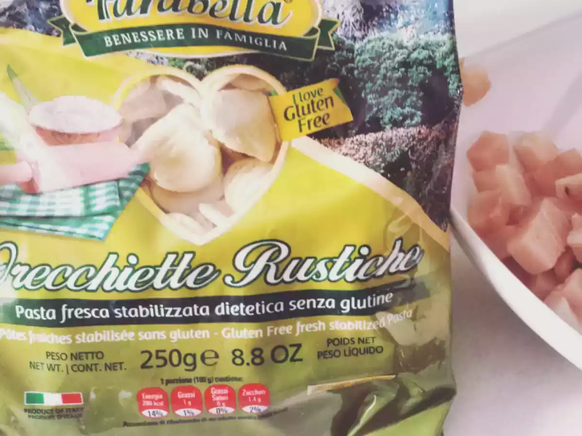 Orecchiette senza glutine con pesce spada, zucchine e granella di mandorle - foto 3