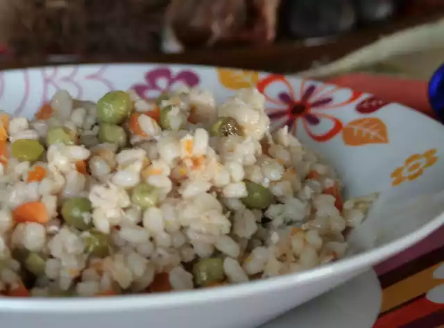 Orzotto con pesce e verdure.